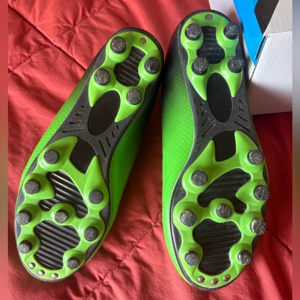 Big Kids’ Wide Traxx Soccer Cleats - Youth Size 6EE - Picture 4 of 11